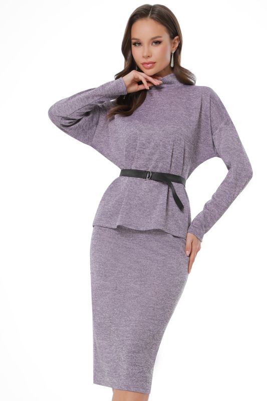 Knitted skirt suit with belt