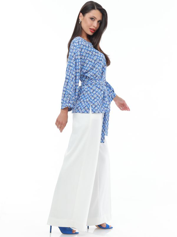 Blouse white-blue with one-piece sleeve