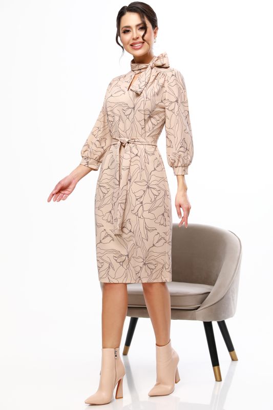 Three-quarter sleeve beige knitted dress with a bow