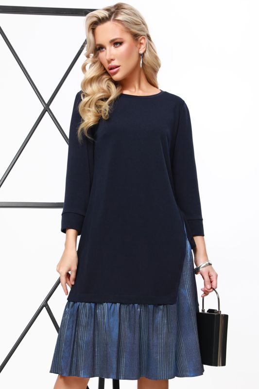 Dark blue knit dress with three-quarter sleeve