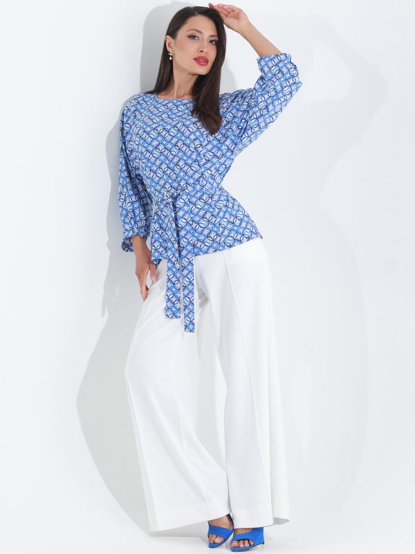 Blouse white-blue with one-piece sleeve