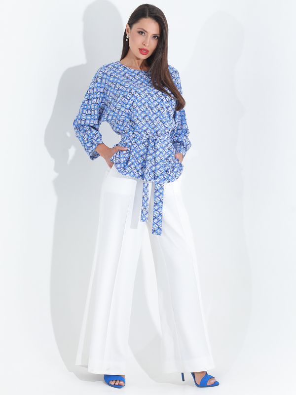 Blouse white-blue with one-piece sleeve